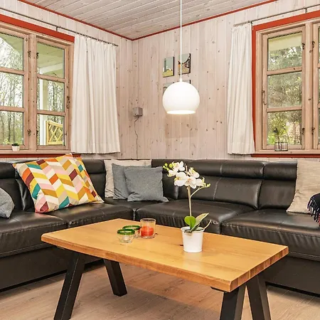 Four-bedroom In 6 *