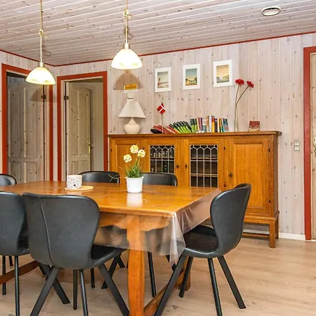Four-bedroom In 6 * Oksbøl